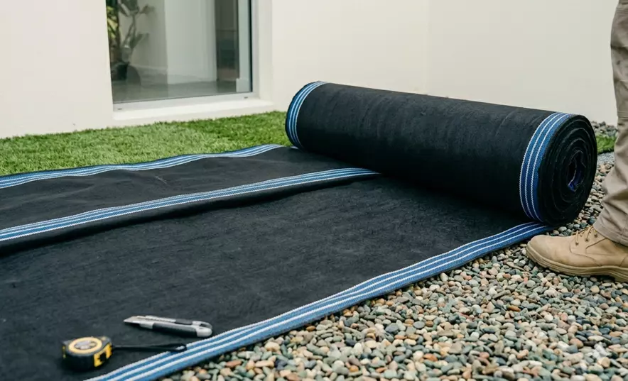 Pose geotextile pour gazon synthetique - OMNISERVICI