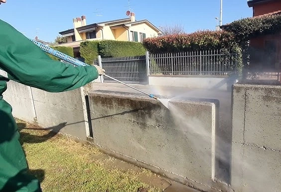 Nettoyage de murs et clotures enceinte - OMNISERVICI