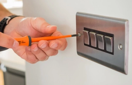 Services pour les petits travaux electriques - OMNISERVICI