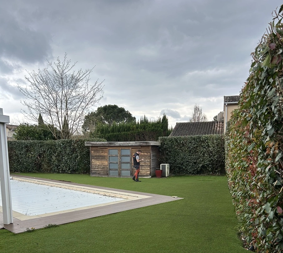 Après taille de haies jardin à Seilh - OMNISERVICI