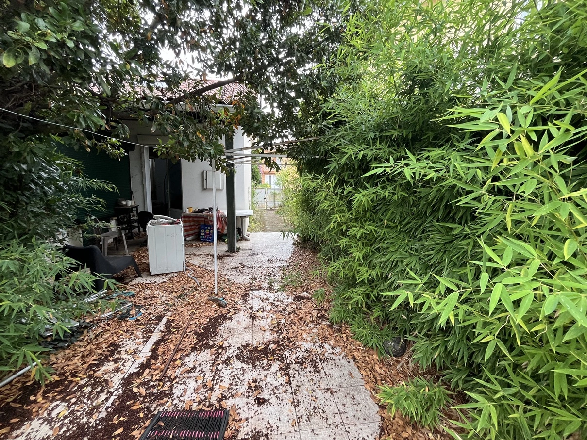 Avant remise au propre d'un jardin à Toulouse