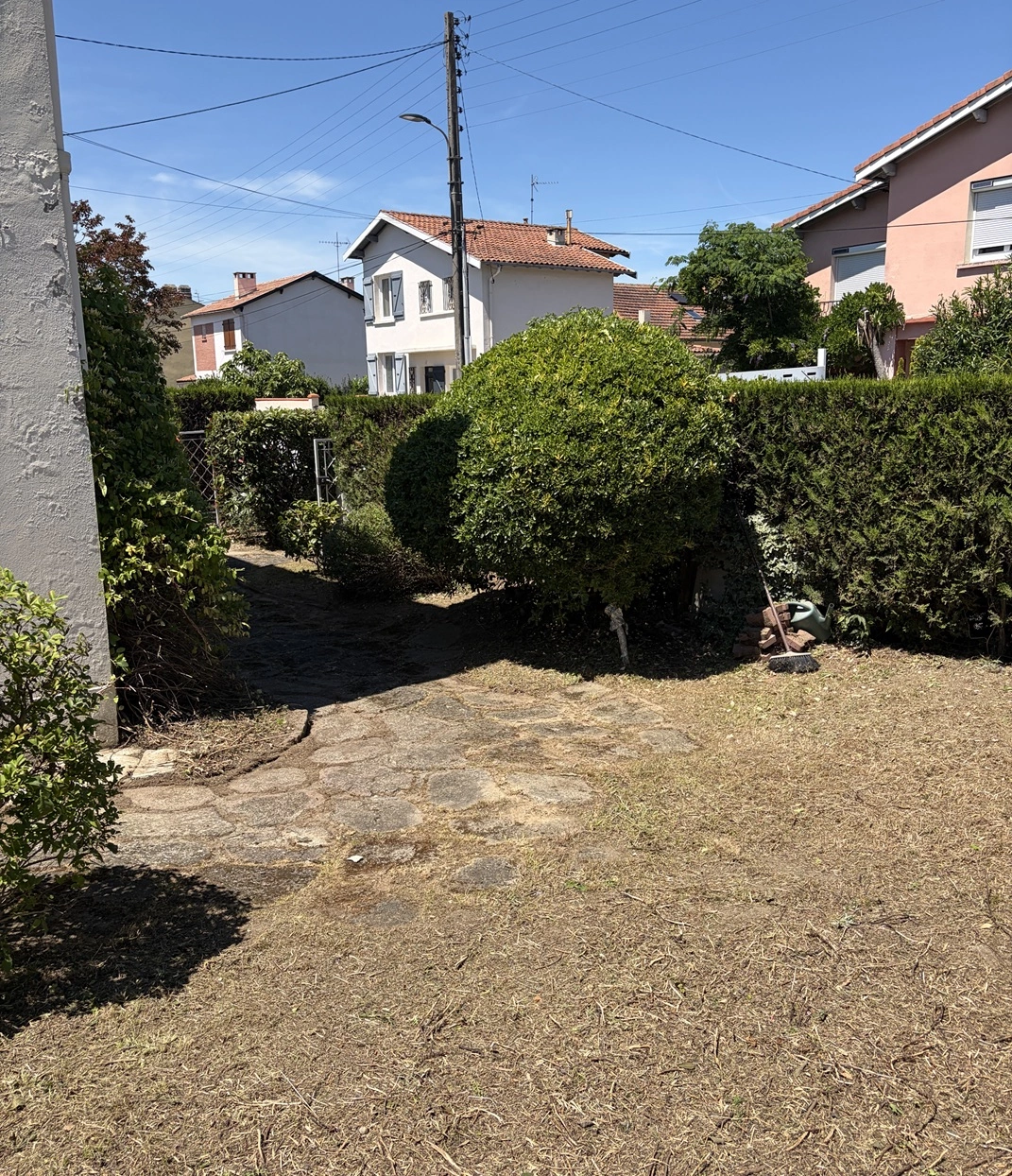 De la friche au jardin nettoyé - Après les travaux - OmniServici