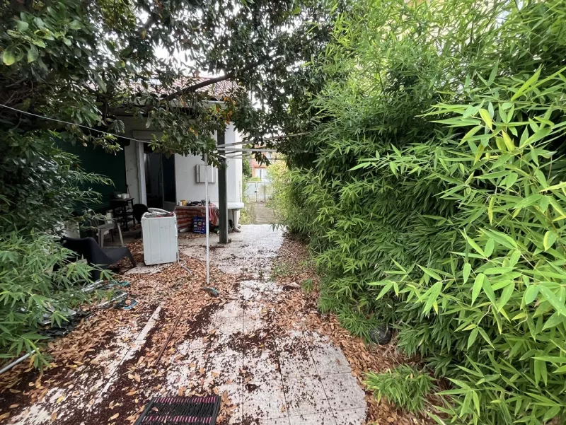 Avant remise au propre d'un jardin à Toulouse